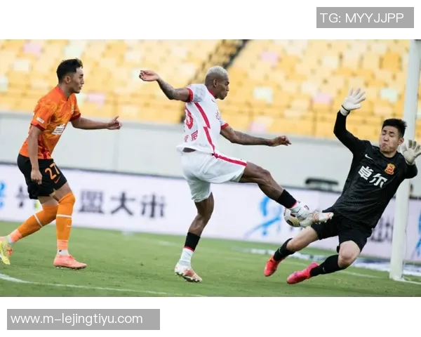 41岁美国门将古赞宣布赛季结束后正式退役的消息引发关注 41岁美国门将古赞宣布赛季结束后正式退役的消息引发关注