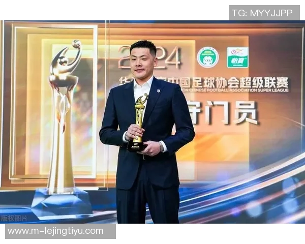 王大雷感谢球迷雨中支持并祝双节快乐展现球队团结精神