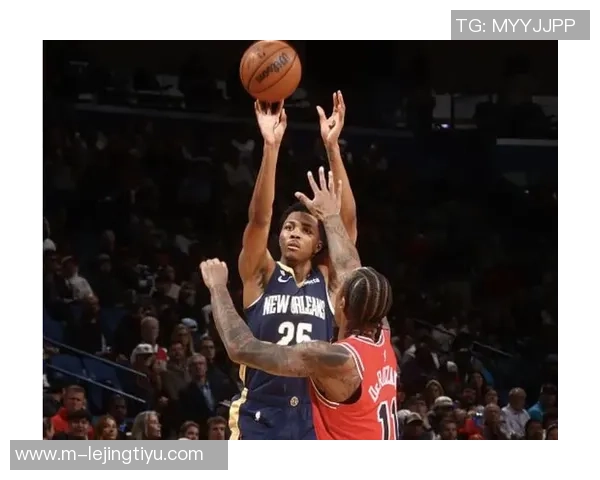 特雷墨菲22分钟内高效表现贡献18分7篮板3助攻展现出色状态