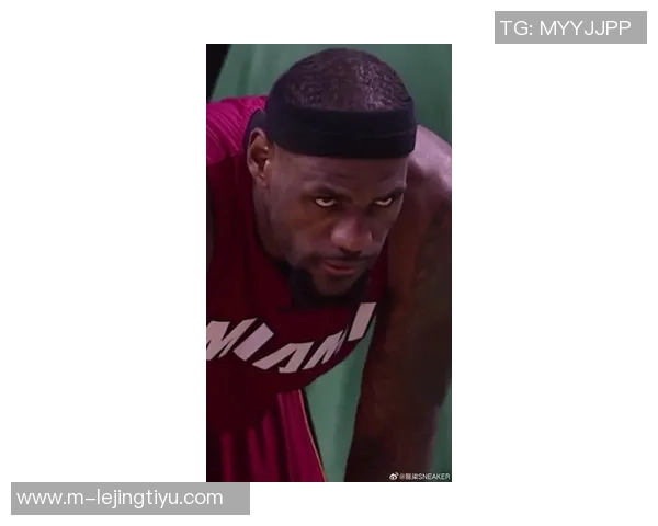 詹姆斯采访时仅用毛巾遮身引发热议网友呼吁他穿内裤以免尴尬