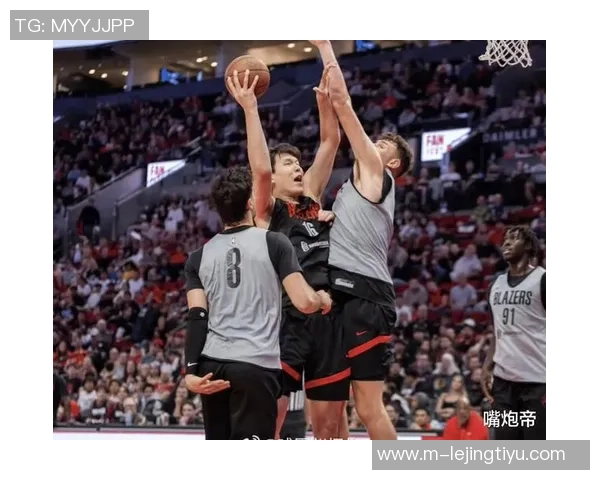 开拓者前线记者小傅期待小杨在篮球场上展现真实自我的那一天